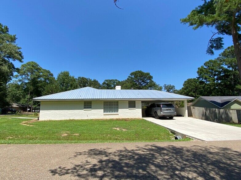 Building Photo - 200 Poplar Dr