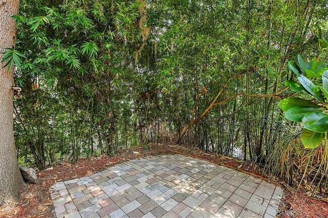 Building Photo - 507 Lakeshore Dr
