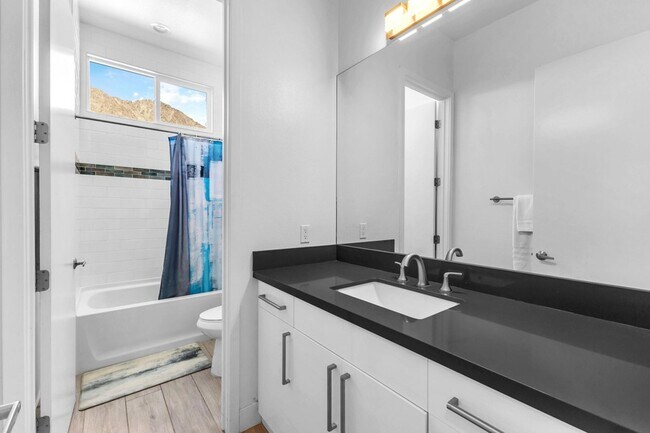Building Photo - 51855 Avenida Juarez
