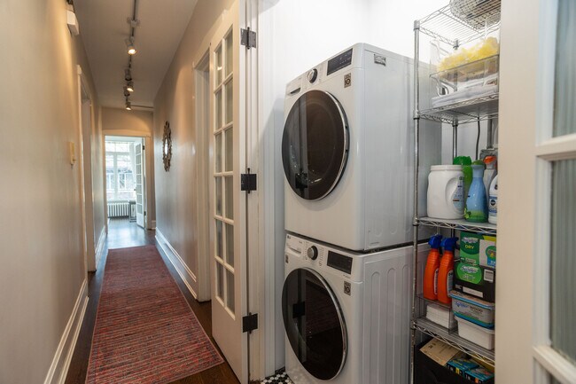 Building Photo - 901 W Ainslie St