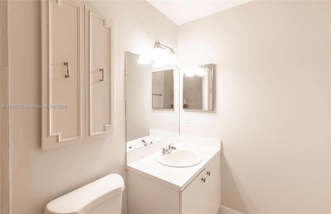 Building Photo - 14237 SW 94th Cir Ln