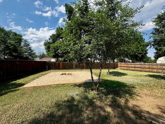 Building Photo - 3 Bedroom one level Home in Stratton Meadows