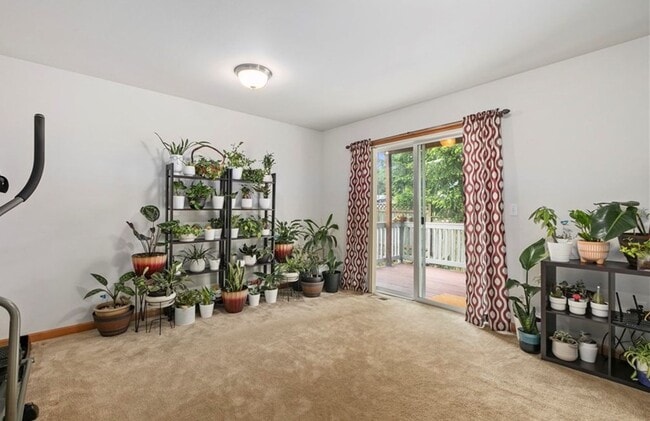 Building Photo - 4 Bed 3Bath Beautiful Single-family House ...