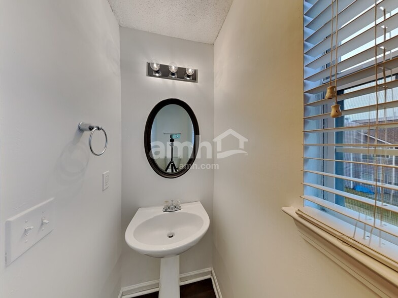 Building Photo - 1864 Tulip Petal Rd