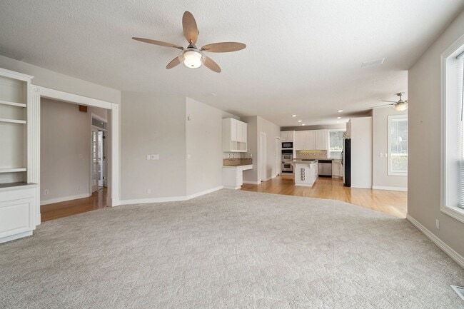 Building Photo - 2284 NW Wheatfield Way