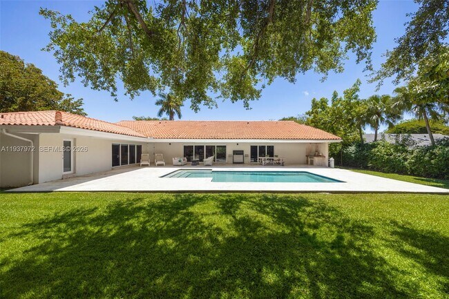 Building Photo - 7230 Vistalmar St