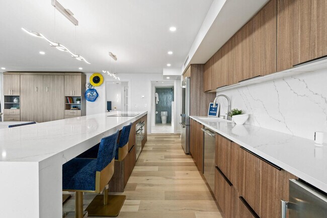 Building Photo - 5400 Ocean Blvd
