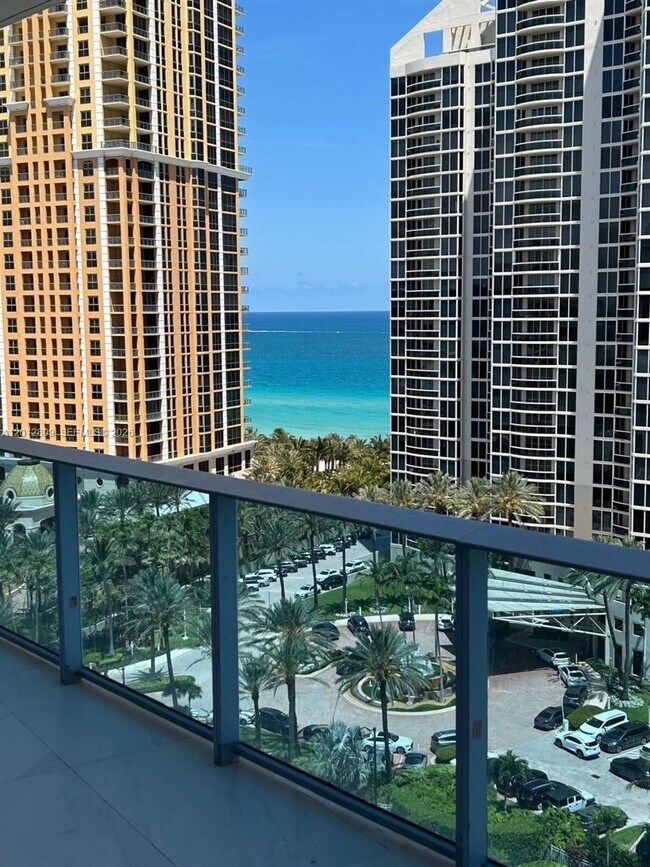 Building Photo - 17550 Collins Ave
