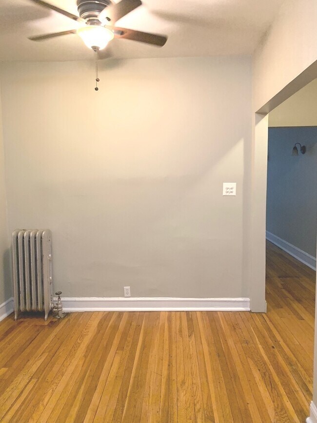 Building Photo - 832 W Sunnyside Ave