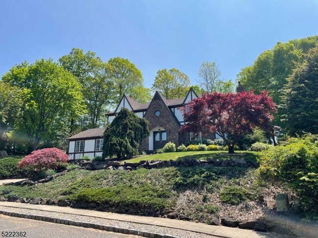 Primary Photo - 87 Highland Cir