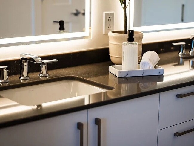 Building Photo - 1212 Demonbreun St