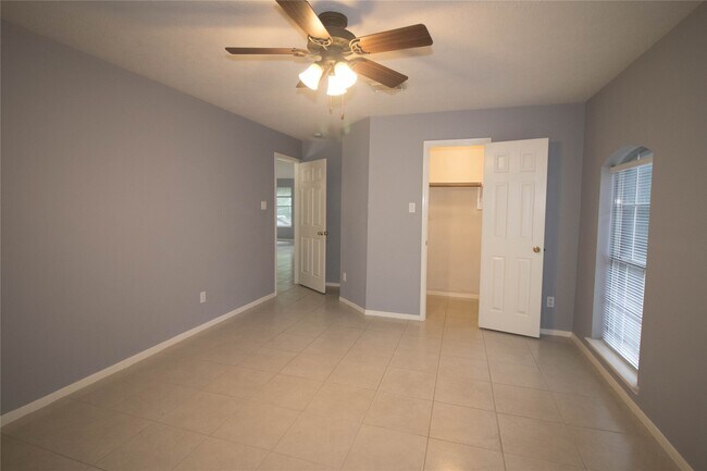 Building Photo - 310 Cheddington Dr