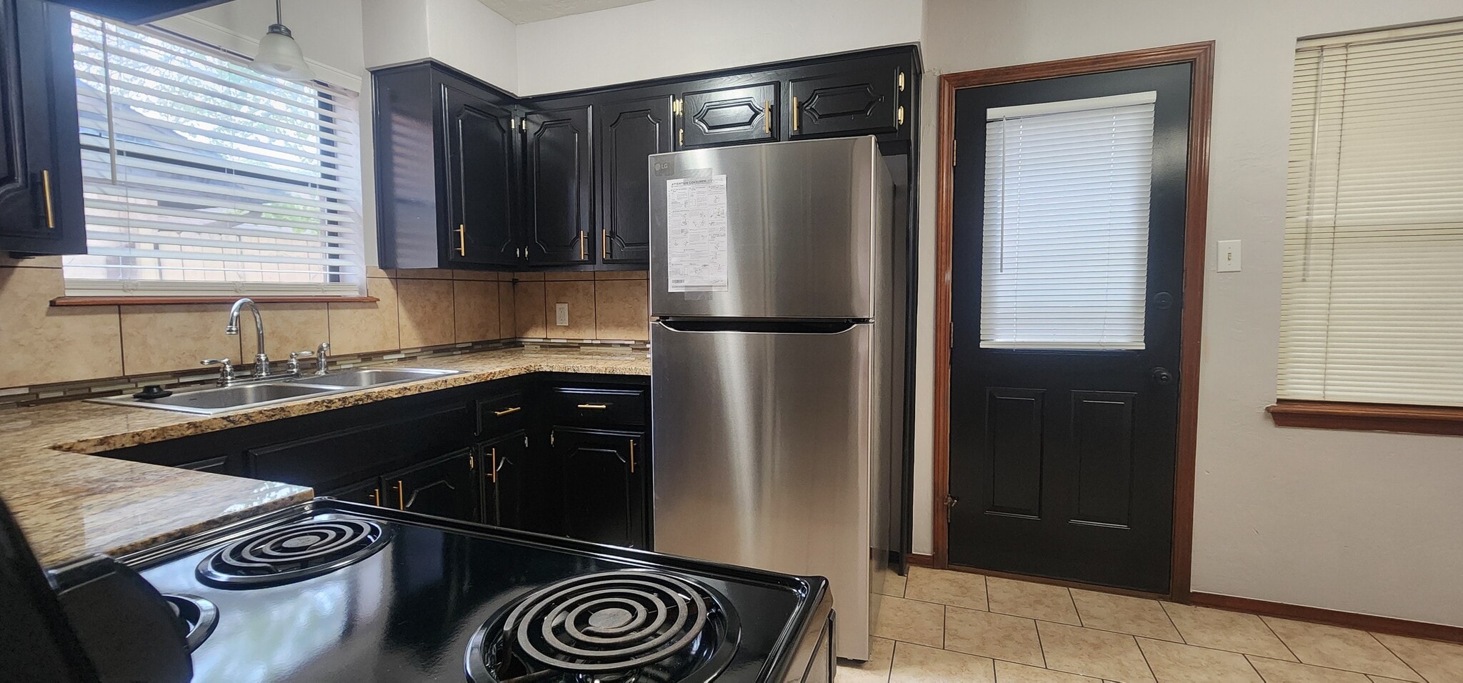 Building Photo - 907 NE Tortoise Dr