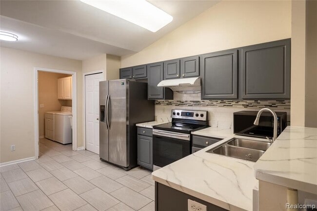 Building Photo - 41063 Millbrook Dr