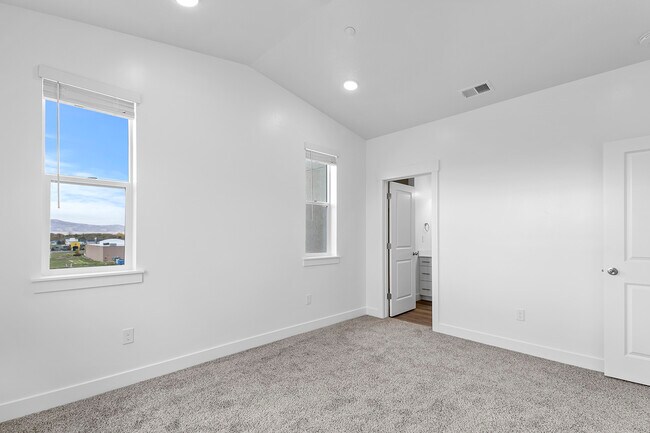 Building Photo - 5801 S Garnet Dr