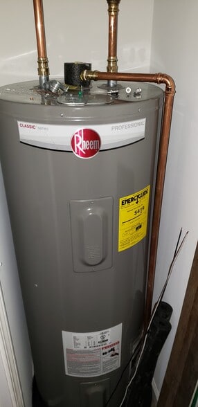 Water heater - 308 Lewis St S