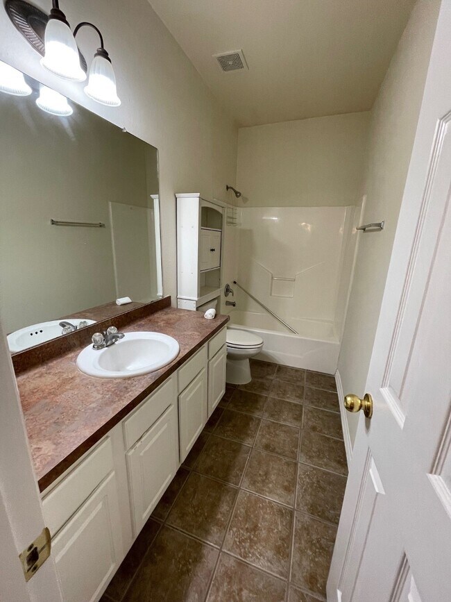 Building Photo - 10235 Berry Hill Ln