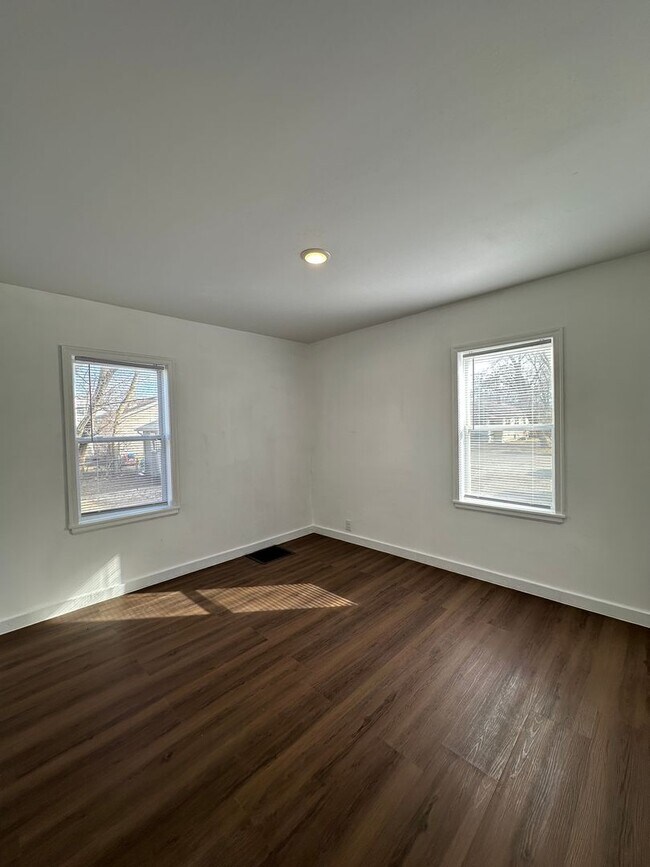 Building Photo - Immediate Move-In! Renovated 2BR House Near Ball State w/ Fireplace & Outdoor Space