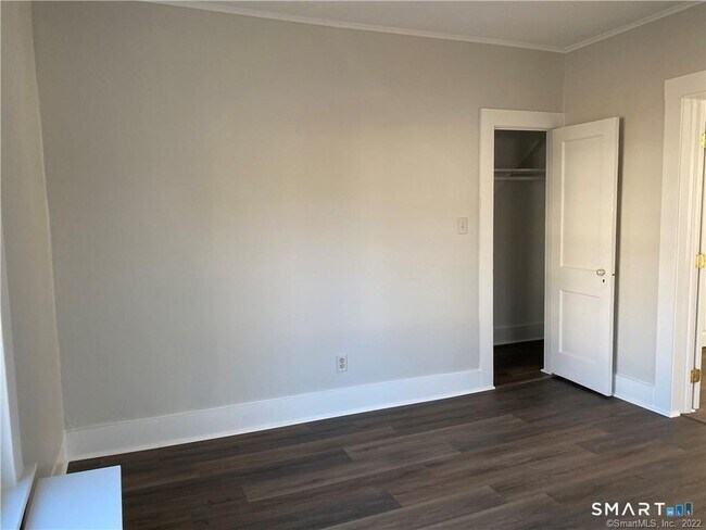 Building Photo - 433 Migeon Ave