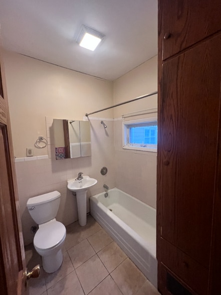 Building Photo - 153 Dunning St