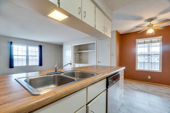 Building Photo - K2017 - Pointe #48