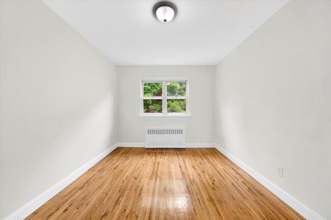 Building Photo - 4392 Carpenter Ave