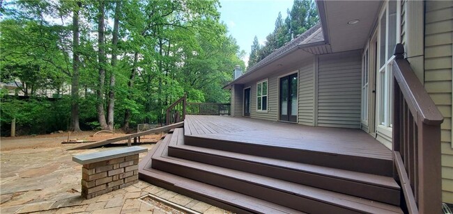 Building Photo - 225 Silver Birch Ct