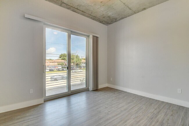 Building Photo - Yamato Villas Townhomes - Boca Raton