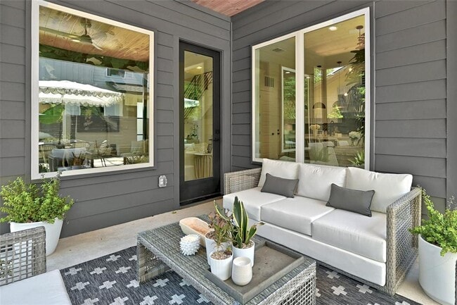 Building Photo - 2909 Kuhlman Ave