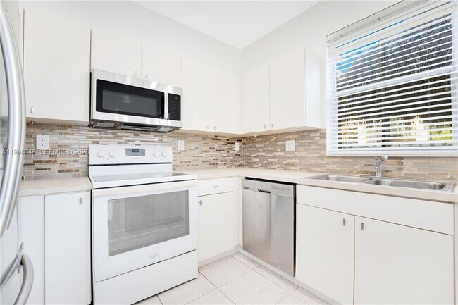 Building Photo - 27433 SW 137th Ct