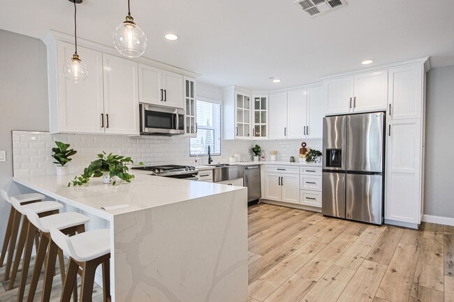 Building Photo - 5351 Lexington Ave