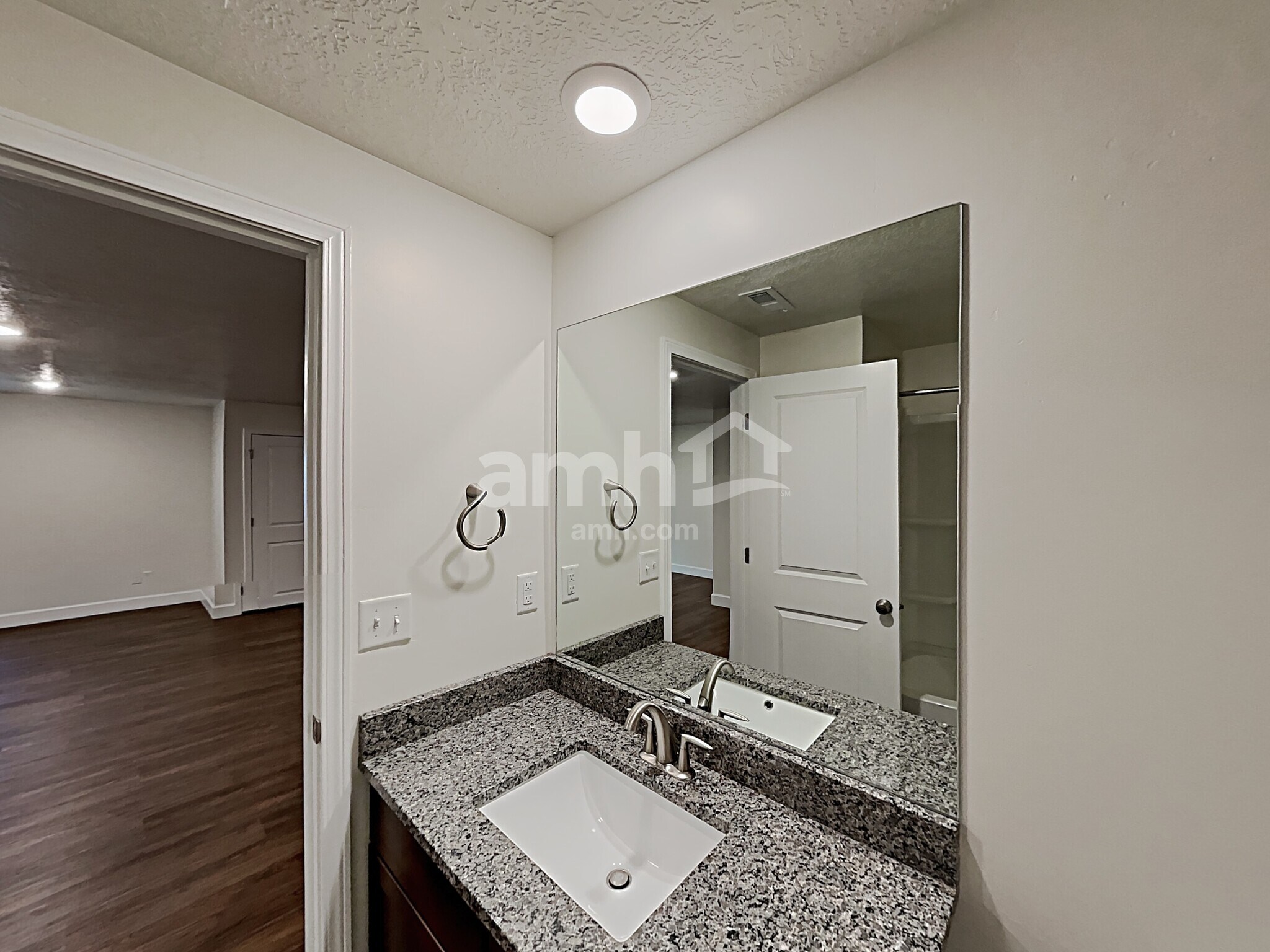 Building Photo - 2992 E S Village Dr