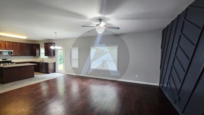 Building Photo - 208 Persian Ivy Way