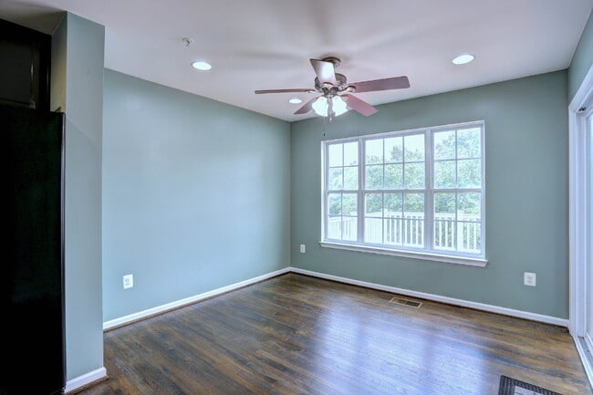 Building Photo - 3BD/2.2BA:  Fabulous Baltimore Townhome