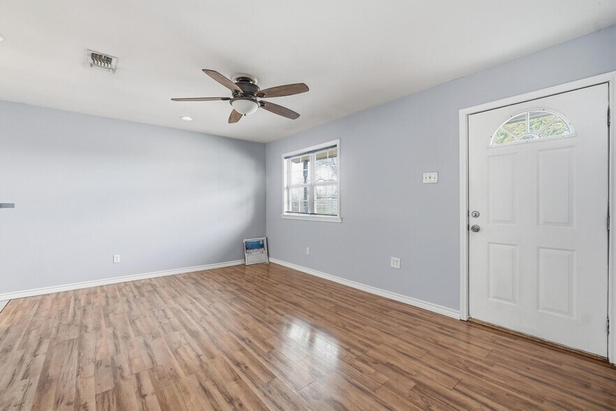 Building Photo - 1741 Pasadena Dr