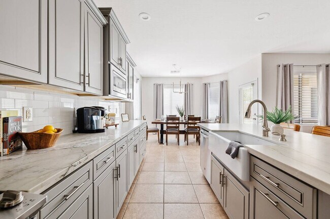 Building Photo - 2372 E Sequoia Dr