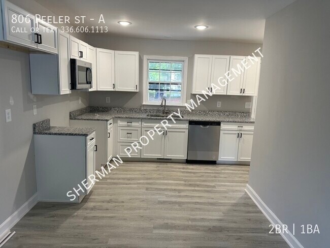 Building Photo - 806 Peeler St