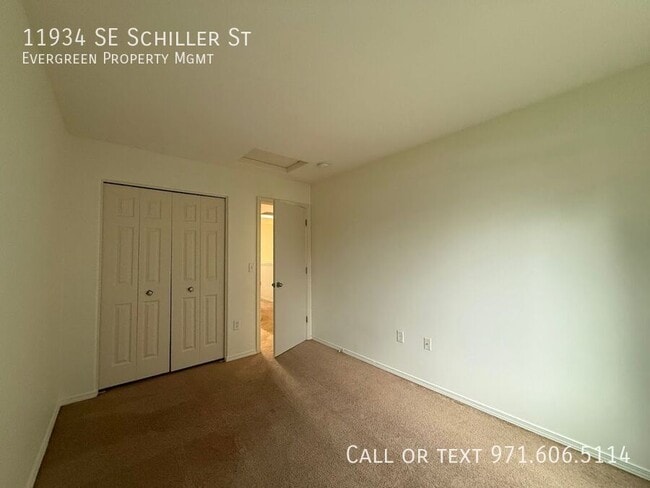 Building Photo - 11934 SE Schiller St