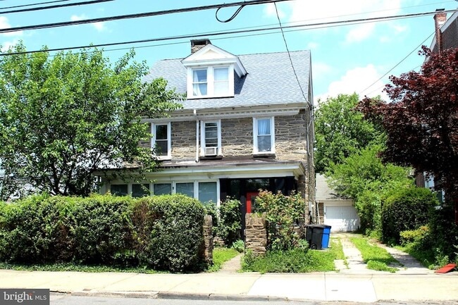 Building Photo - 6825 Ridge Ave