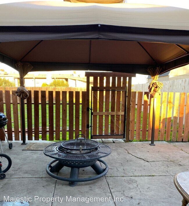 Building Photo - 3 br, 1 bath House - 6032 Cresenda Ave