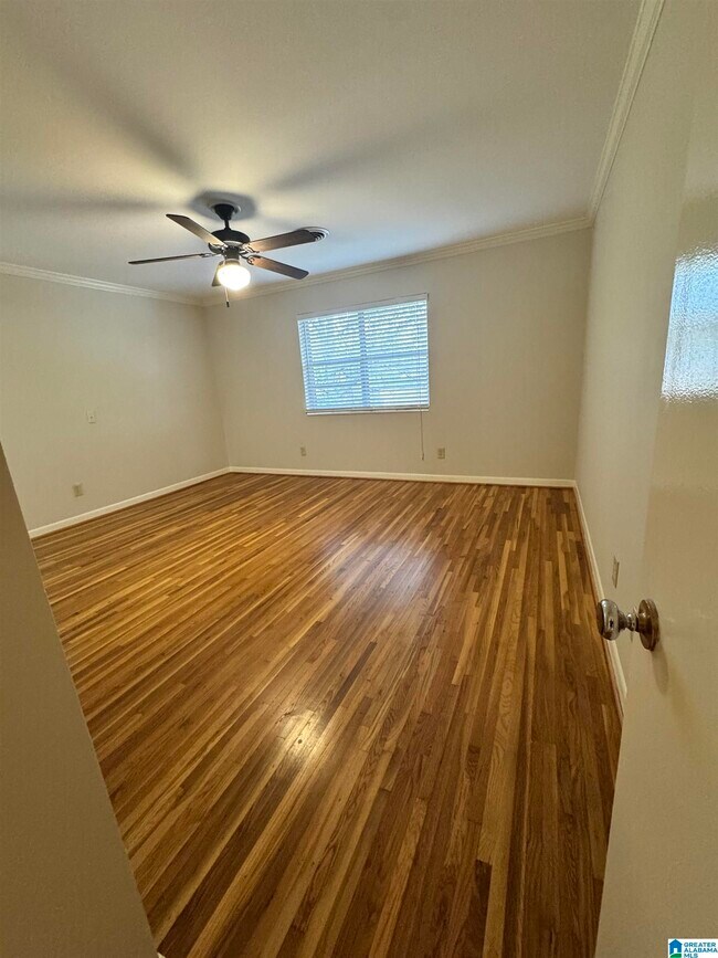 Building Photo - 3712 Country Club Dr S