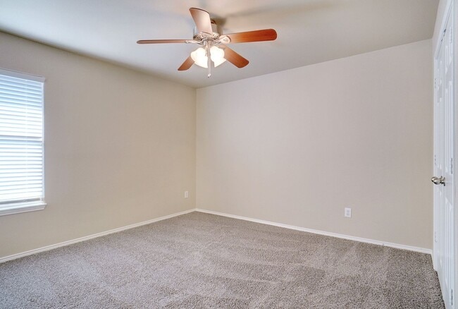 Building Photo - Spacious 3-2-2 Home in Lake Pointe across from Boswell High School! Winter Special!