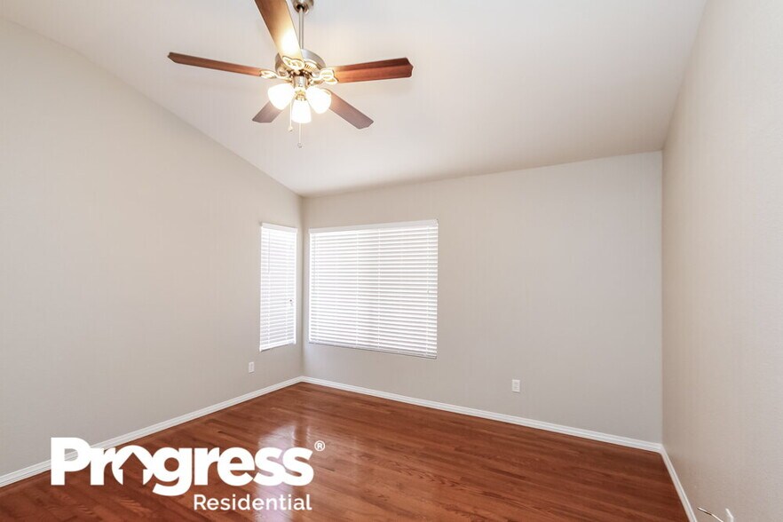 Building Photo - 5560 Merriweather Dr