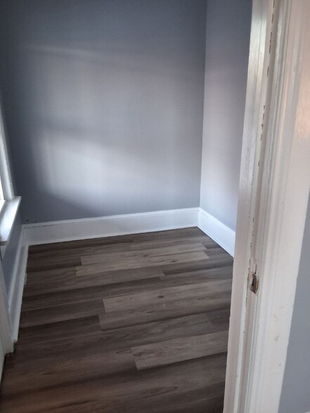 Building Photo - 201 Winnikee Ave