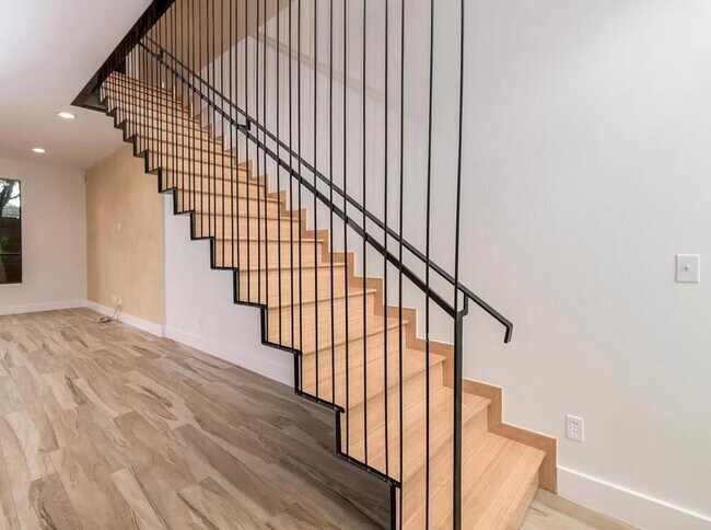 Building Photo - 1907 W 30th St