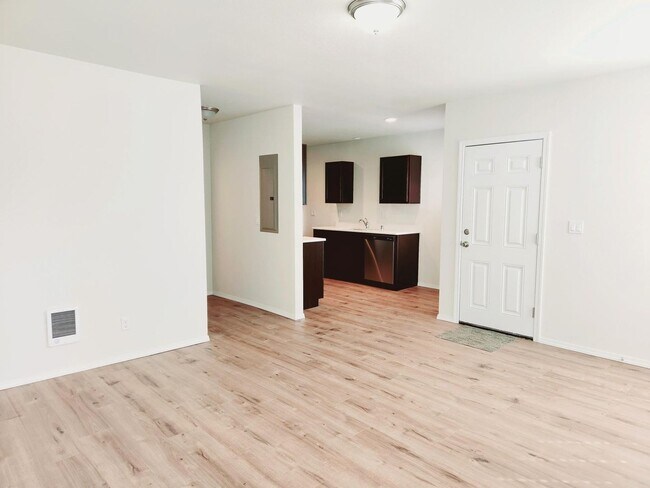 Building Photo - SEPTEMBER RENT FREE!
