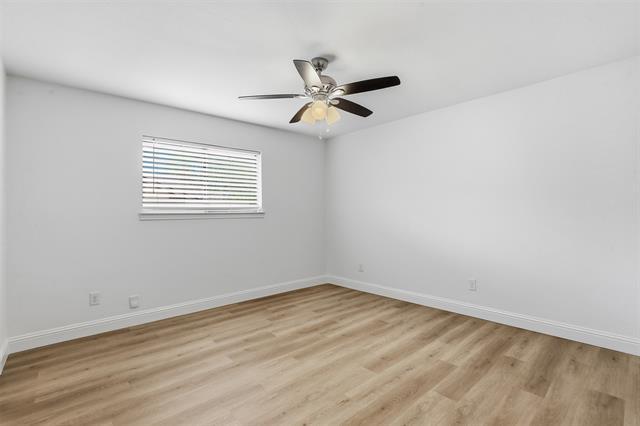 Building Photo - 300 Hidden Valley Dr