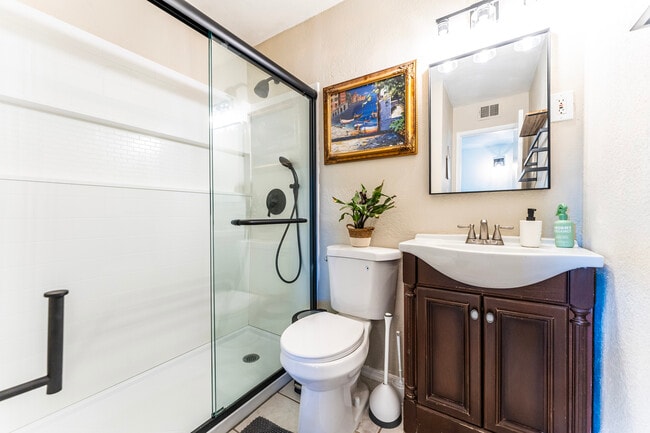 Building Photo - 2614 W Greenway Rd