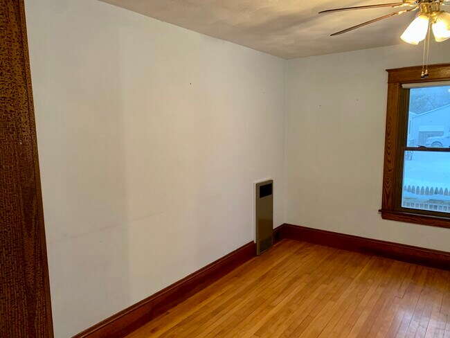 Building Photo - 6 Clark St