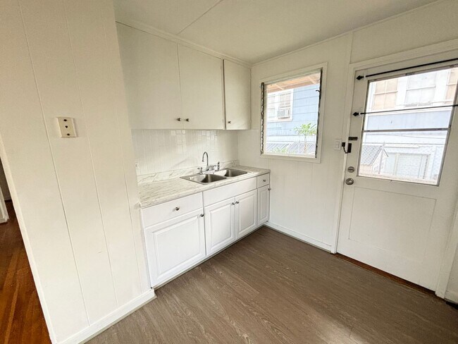 Building Photo - 849 3rd St. 2 Bed 1 Bath $1,700 - Rent Ready!